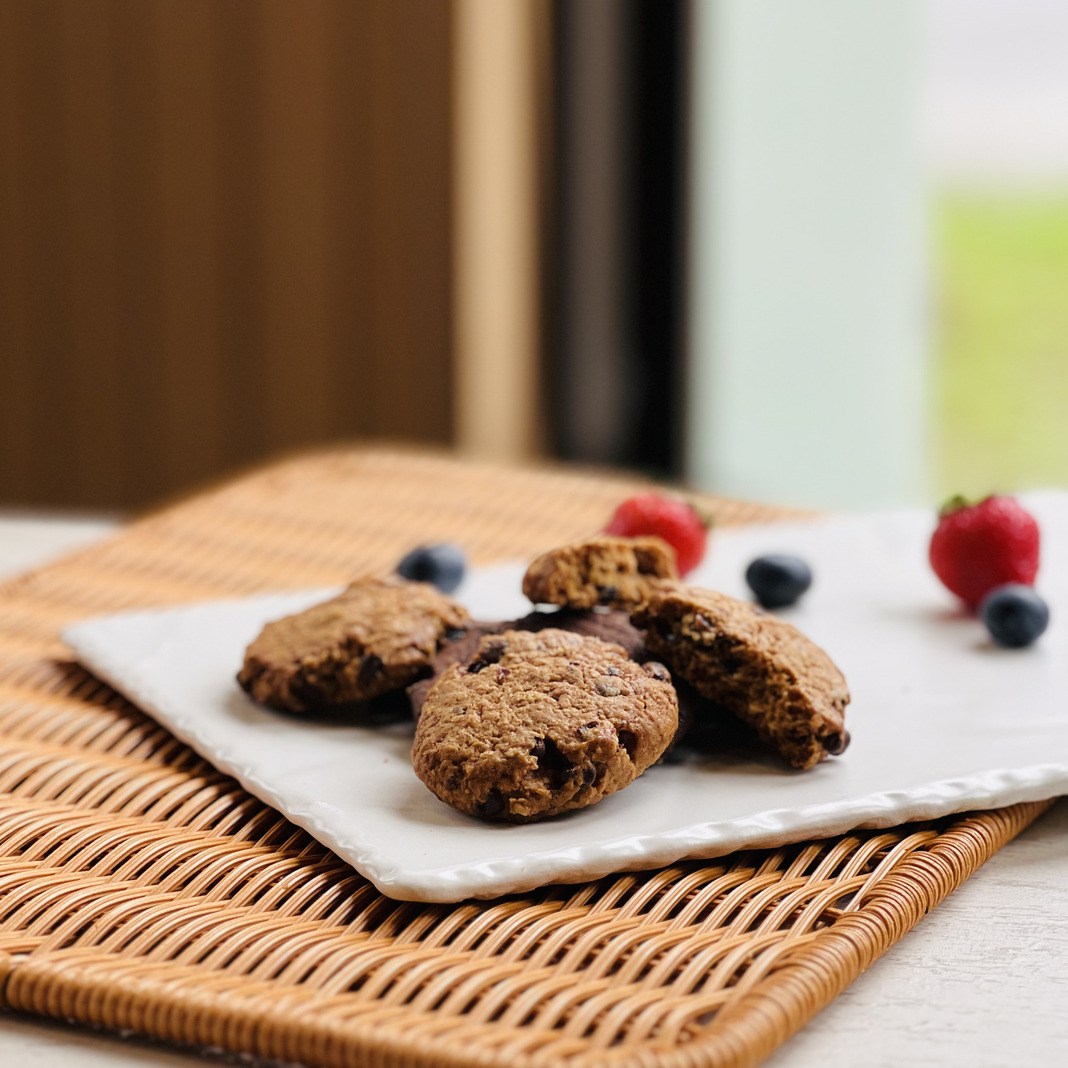 Pineapple Cake Gift Box & Bakery Selection